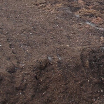 Hoop fijne, donkerbruine compost