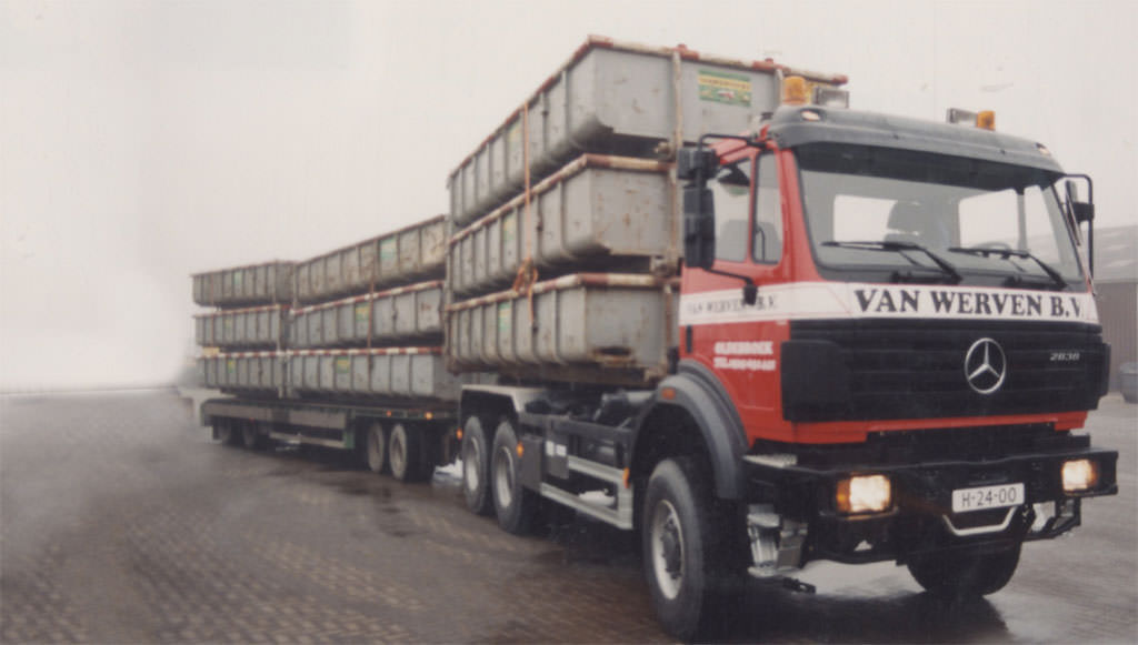 De eerste afvalinzameling en recycling aan de Bovendwarsweg in Oldebroek