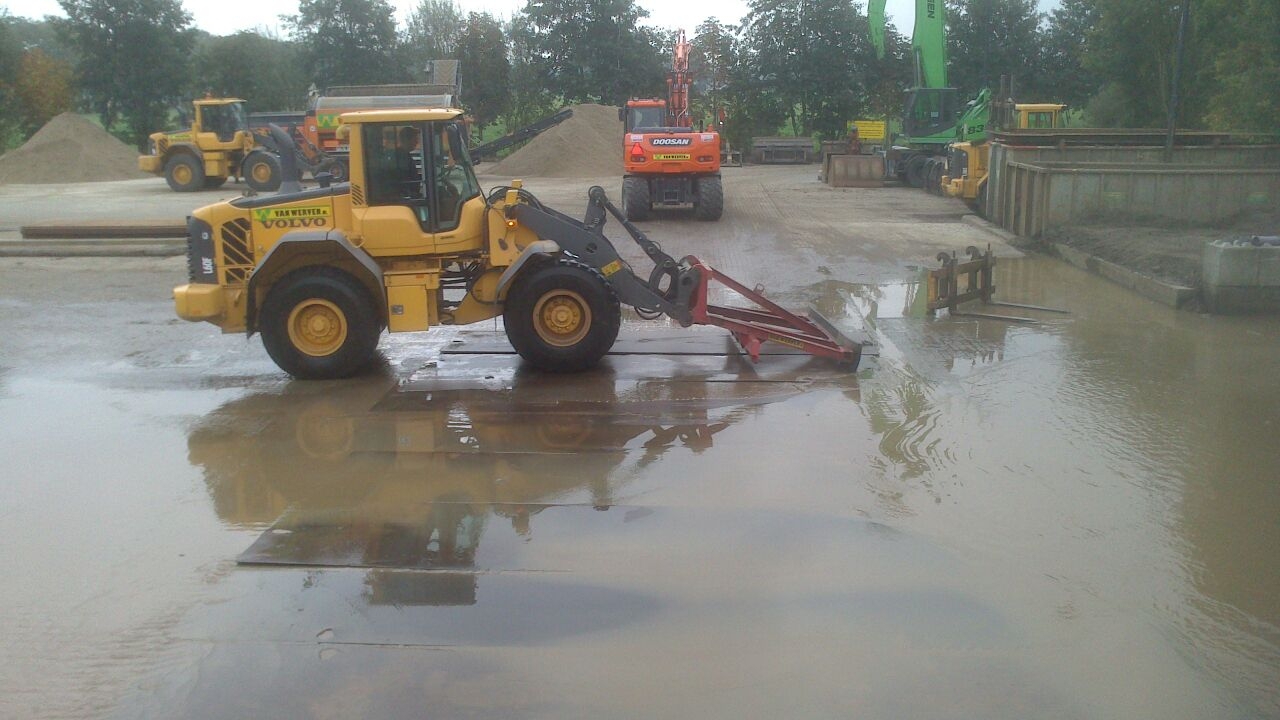 Schoonmaken rijplaten / draglineschotten