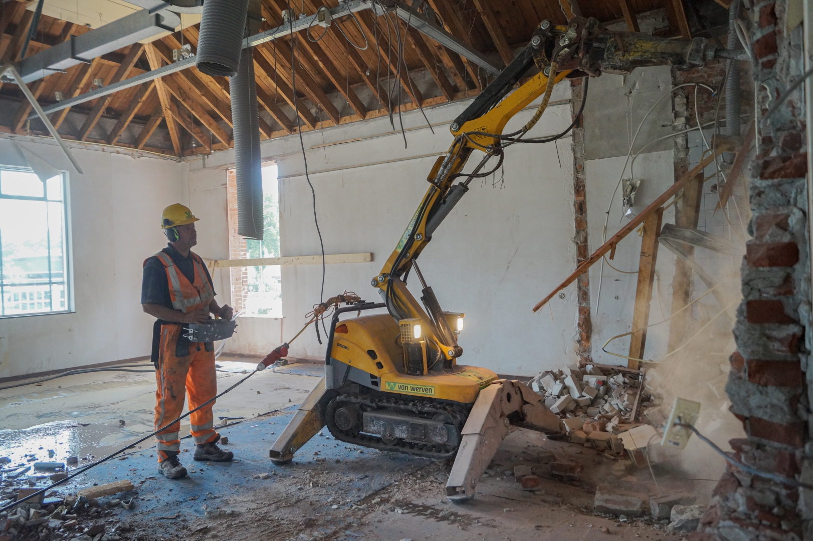 van-totaalsloop-tot-renovatiesloop-en-van-asbestsanering-tot-bodemsanering-wij-gaan-graag-voor-je-aan-de-slag.nl_dsc00821.jpg