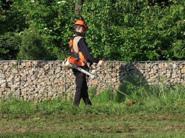 man-met-rugmaaier